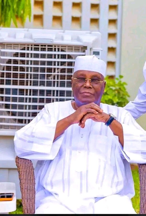 musaHus54670772's tweet photo. Among all politicians in the world, I have never seen anyone whose children love the poor masses like Baba Atiku I swear to almighty Allah. I have my Reasons @HHMustaphaAA https://t.co/XtImfZFMXc