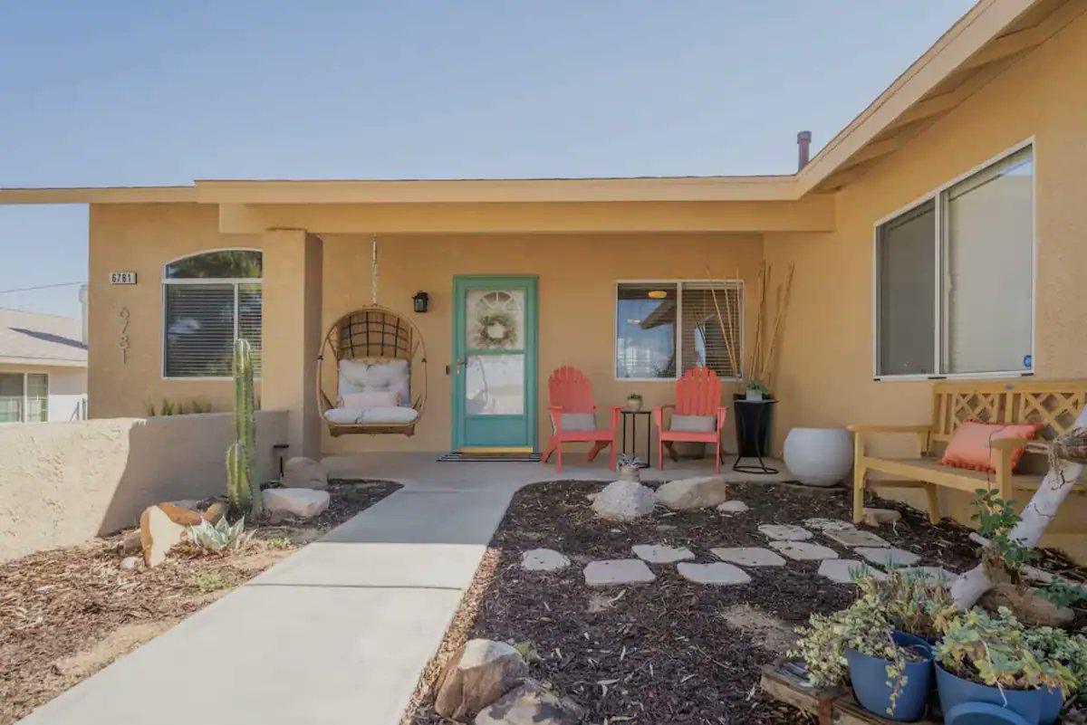 Who’s ready for desert days &amp; stargazing nights 🌌

Introducing our newest Joshua Tree vacation home - Copper Mountain.

Here’s why we’re loving this property 👇

🏜️ Desert views

🤠 Cowboy pool

🔥 Hot tub

🐾 Pet friendly

👥 Room for up to 6 guests

Head to