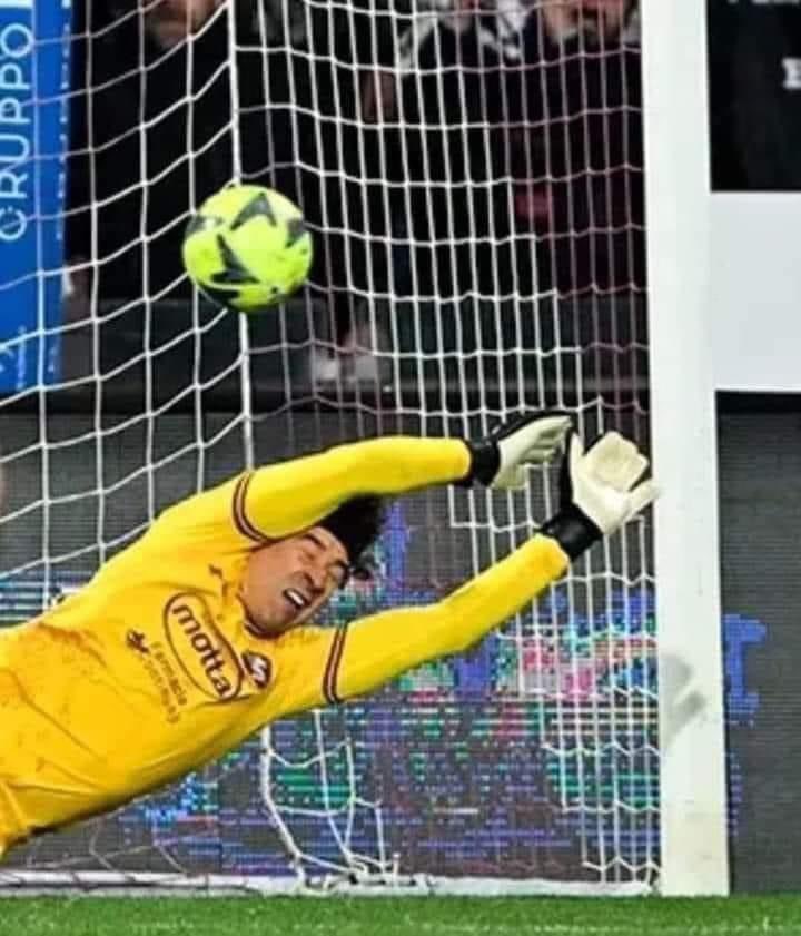 __ElBicho7's tweet photo. - El más goleado en Francia
- El más goleado en España
- El más goleado en Bélgica 
- El más goleado en Italia 
- El más goleado en la historia de la selección. 
- 4 descensos 
- Vive de una atajada a Neymar

“El mejor portero en la historia de México”

Don Guillermo Ochoa. 🔝 https://t.co/LMnm1L3yek