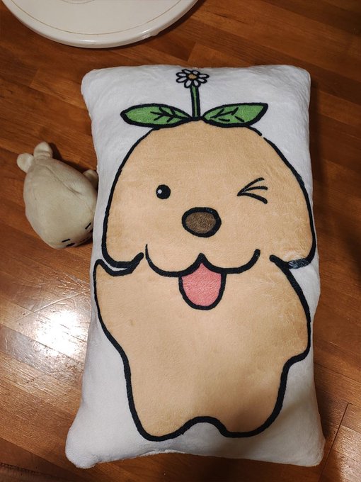 自分用に作ったびりぽんクッションとセフィリアさんクリアファイル。/( 'ω< )\セフィリアさんクリアファイルはこれ含めて4種類ほどデザイン作ってて100枚ぐらい作ろうかな～とずっと思ってるけど色修正がめんどくさくてそのまんま…#自分が持ってる激レアグッズ紹介しよ 