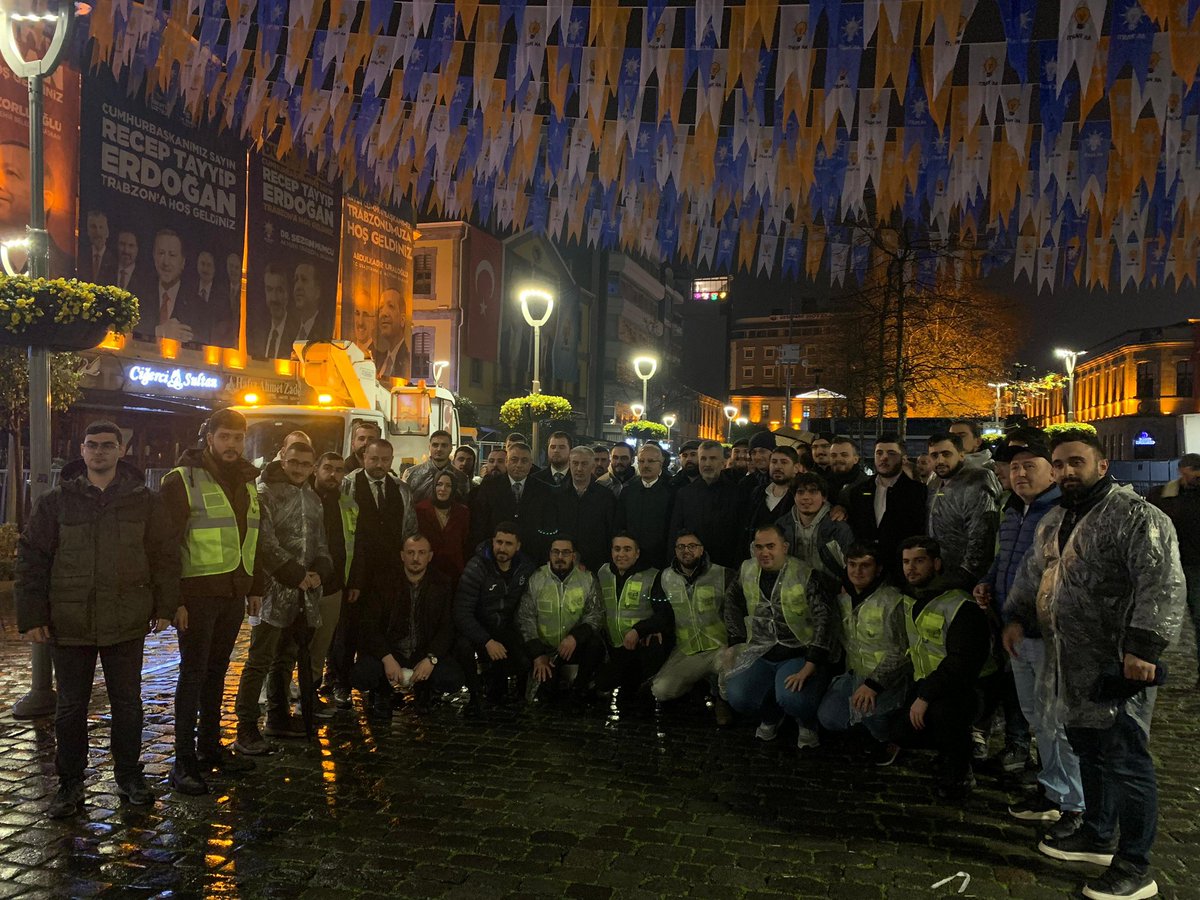 vehbikoctr's tweet photo. Tüm hazırlıklarımız tamam!

AK Davamızın lideri Cumhurbaşkanımız Sn. Recep Tayyip Erdoğan’ın teşriflerini sabırsızlıkla bekliyoruz. 
Miting hazırlıklarımız için emek eden, alın teri döken ve liderimizi sabırsızlıkla bekleyen tüm teşkilatımıza ve değerli hemşerilerimize teşekkür ediyorum.   

#HazırızKararlıyız