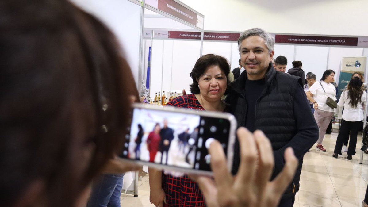 Luis_diazdeleon's tweet photo. #ExpoCooperativas
La economía social y solidaria, es fundamental para la sociedad, por eso los invitamos a consumir productos locales, pues de esta forma, ayudamos a que las familias de quiénes integran esta #RedDeCooperativas, se fortalezcan de manera profesional, personal y económicamente.
#TrabajoEnLaCiudad #GobiernoConAcentoSocial @GobCDMX @TrabajoCDMX @SneCdmx @CCLCDMX @icat_cdmx