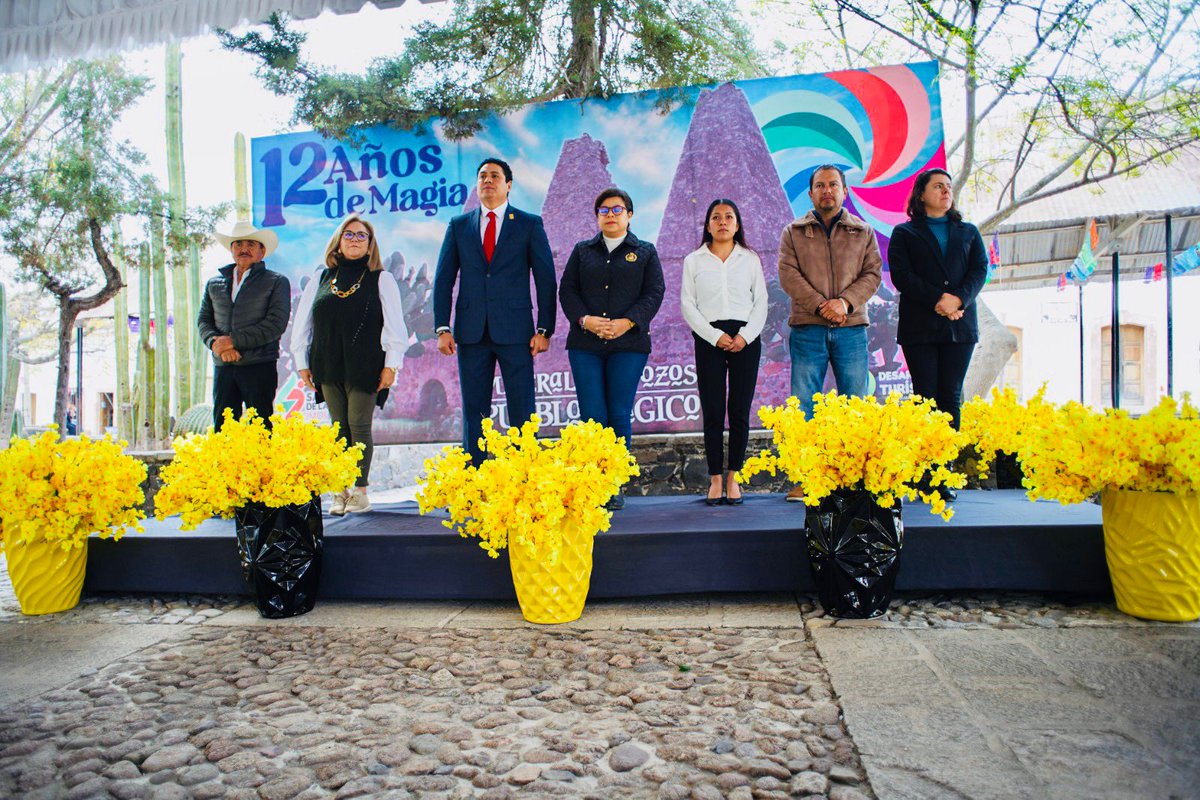 turismogobgente's tweet photo. Hoy celebramos 1️⃣2️⃣ años de Mineral de Pozos como Pueblo Mágico ✨.
En el marco de los festejos en Plaza Zaragoza, se destacó el gran trabajo 🤝 conjunto entre la #SECTURGTO, Municipio, iniciativa privada y ciudadanía para el desarrollo y posicionamiento de este bello lugar 👏 https://t.co/flC5s1Q3lW