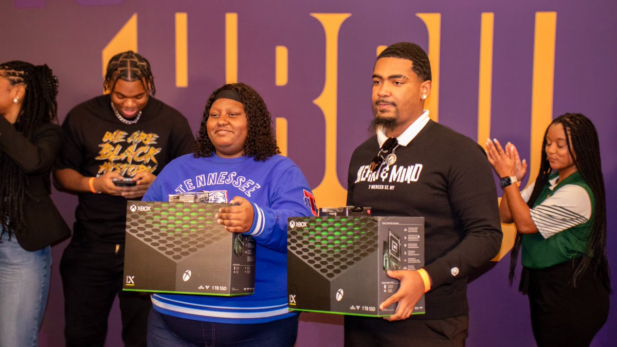 teamRallyCry's tweet photo. Congratulations to our Madden NFL x HBCU Tournament winners Kiara “krex003” Davis and DaSean “ThaRealSuave” Wade Neclos Jr.! 🎉👏

Thank you to @EA Studios for having us and @TiffanyAGreene, @AhmanGreen30, @Dakingg and @DeSeanJackson10 for joining us! https://t.co/cuqrBi3Jk6