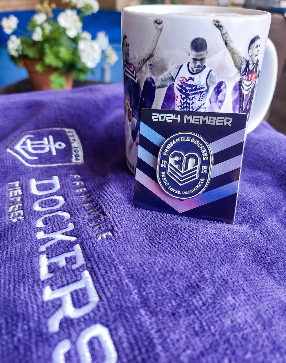 freopics_'s tweet photo. Morning, I must say this is one of the best looking badges we have had. It just needs to go with a trophy now 😉 💜

#Saturdaymorning #dockersmug
#membership #nicebadge #30yearsintheAFL #letsgo https://t.co/UnO87ms5wR