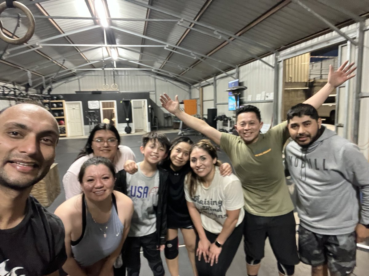 PrecAgEngineer's tweet photo. Nothing like finishing another travel week with couple county meetings (Seminole last night and Toombs/Treutlen/montgomery today) and a quick workout this evening with some of my favorite people at TinRoof CF!! @UGAExtension #bestjob #precisionag #workout #gymfamily #priorities https://t.co/eP2XJ614Yi