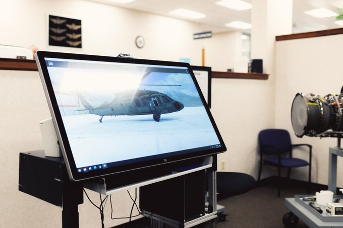 Hands-on and miles away from the flight line at
@ftnovosel
, new #ArmyTech is enhancing training for aviation students without leaving the ground. ⤵️