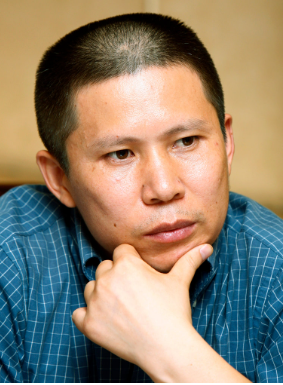 ClassicalReadi1's tweet photo. 中国2020年2月17日表示，由于新冠病毒疫情，或将推迟全国人大会议和政协会议。隔离、封锁的道路和检查站使数百万工人无法重回工作岗位，供应链也已被切断。至少有7.6亿人——超过中国人口的一半——处于各种各样的封锁之下。中国知名法律维权人士许志永与外界失联，之前他发表公开信批评习近平，敦促“让位” https://t.co/KFapwYOR1O