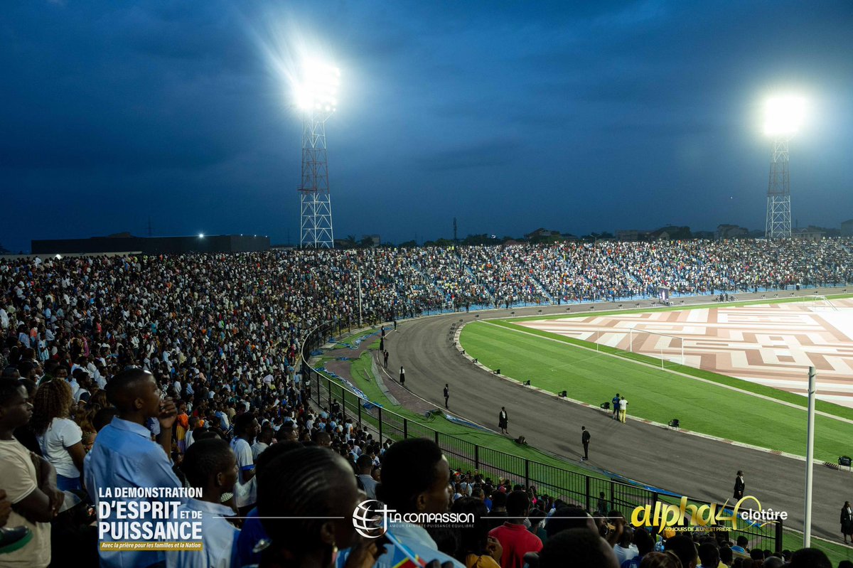 CompassionCrefm's tweet image. La clôture de #Alpha40 au stade Tata Raphaël sous une pluie battante a été marquée par la présence des amoureux de Dieu. Que toute la gloire revienne à Jésus-Christ, qu'ils étaient présents sur place ou qu'ils nous ont suivis en direct. Que Dieu se souvienne de vous !