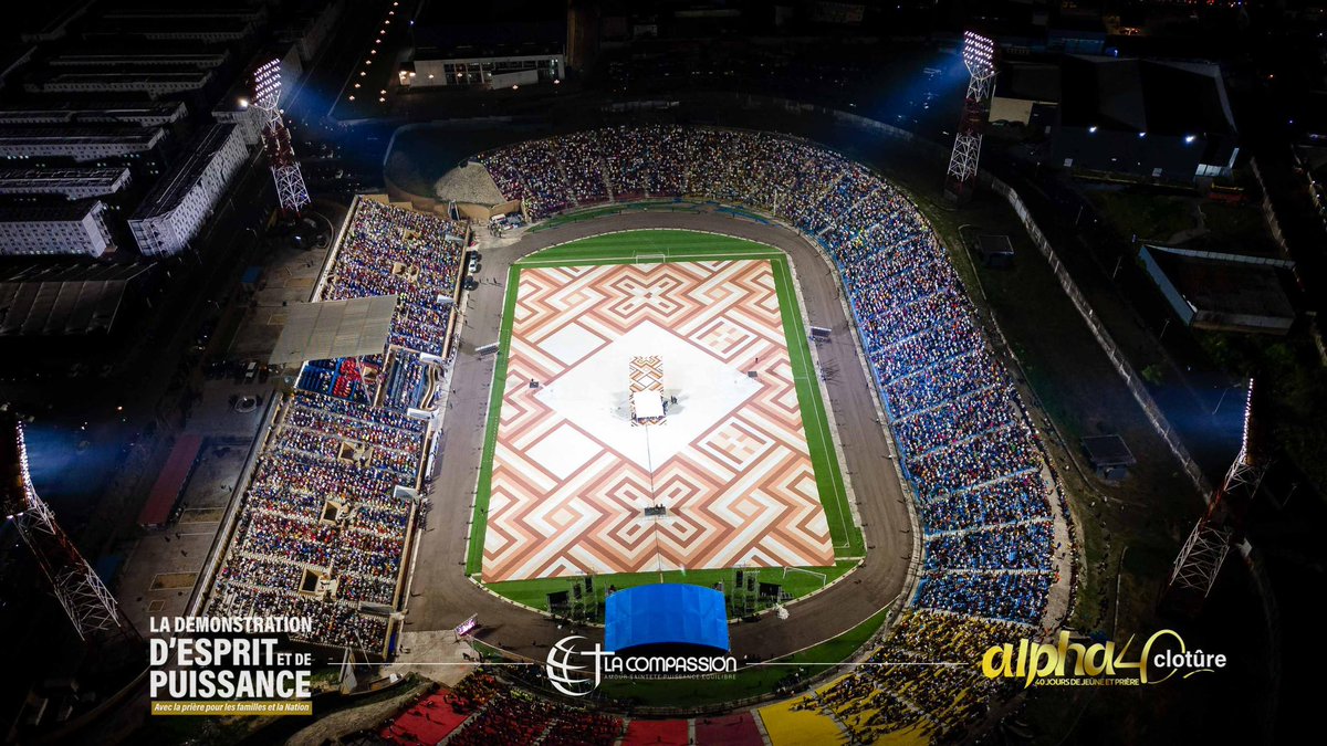CompassionCrefm's tweet image. La clôture de #Alpha40 au stade Tata Raphaël sous une pluie battante a été marquée par la présence des amoureux de Dieu. Que toute la gloire revienne à Jésus-Christ, qu'ils étaient présents sur place ou qu'ils nous ont suivis en direct. Que Dieu se souvienne de vous !