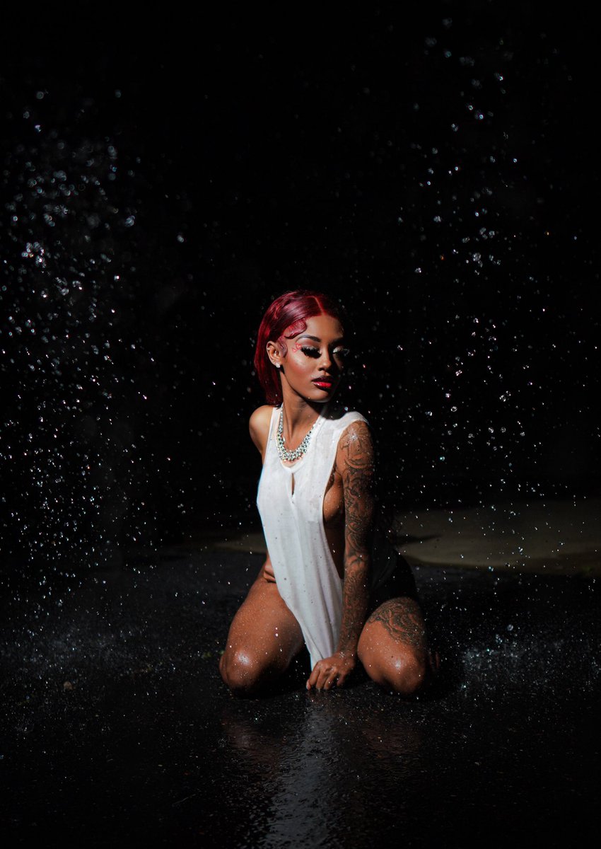_liasecretsx's tweet photo. He said I’m water wet  
Y’all fw this shoot ?? 🥺 https://t.co/bjasvsqbOk