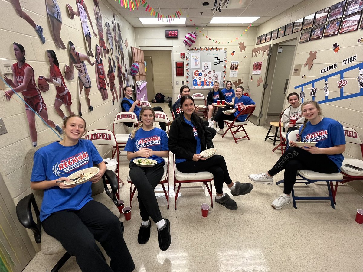 LadyQuakerbball's tweet image. Thanks to the Williams for dinner tonight after practice! These girls are fueled up and ready to go for tomorrow. 🌮🍚😋