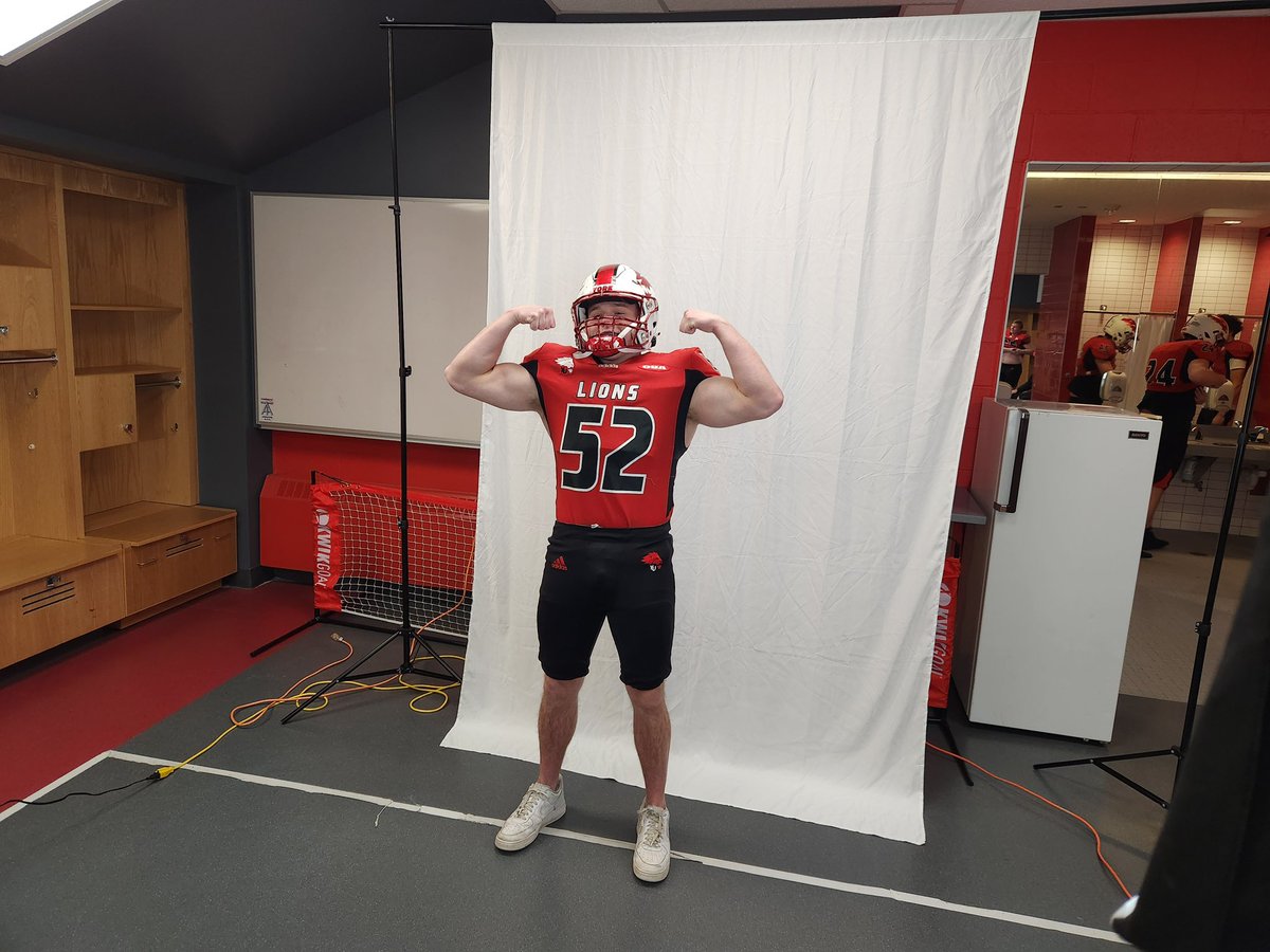 wesleybromley92's tweet photo. After a great visit and talk with coach @SnapChap94 I’m honoured and blessed to have received my first usports offer. Go lions!! @CoachGriffithYU @Djanke7 https://t.co/V7oBkdtSHt