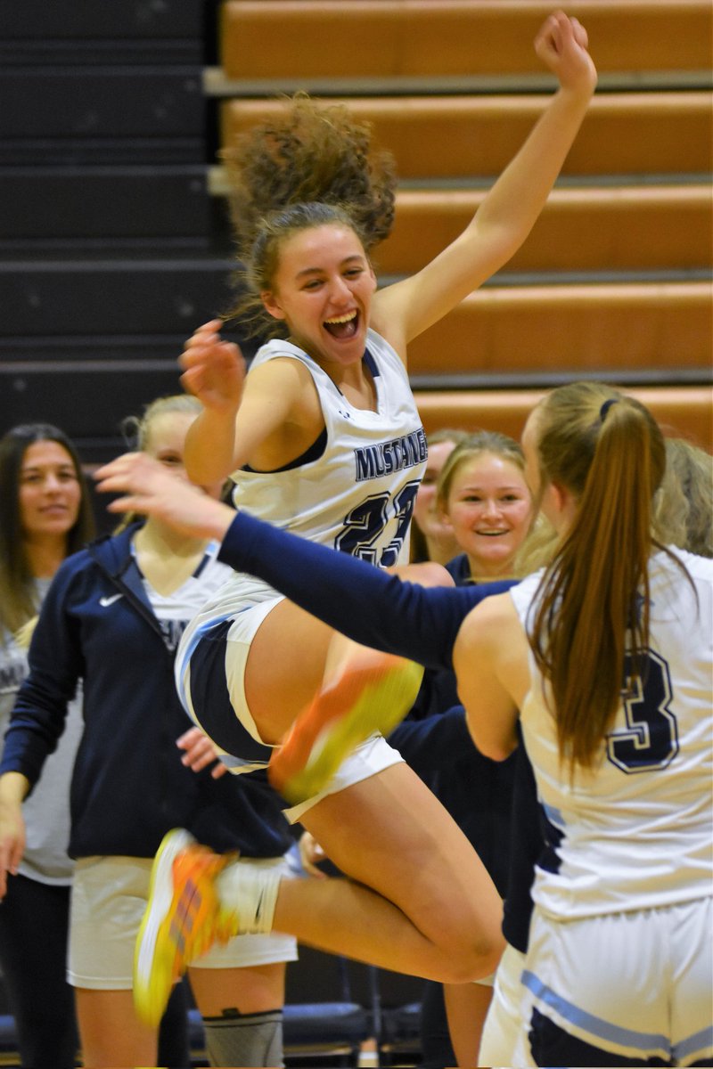 Addy_Bryant24's tweet photo. Crazy how fast these 4 years have gone by it's been the most fun and exciting experience! Thanks for the greatest times of my life! You are the best coaches and the best team I could ever ask for.  Love you all so much!
@DGSgirlsBBALL for life. 💙🩵
On the next 4 at @benuwbb ❤️🖤 https://t.co/W9nVmRTiFR