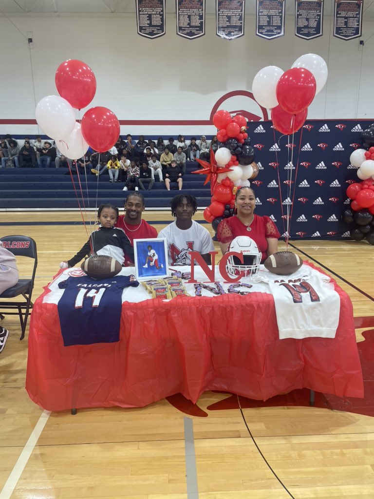 BossierTreveon's tweet photo. Blessed to say I will be continuing my academic and athletic career at Navarro JC @cornelius_coach @coach_willis_ @CoachKChatham #agtg https://t.co/pHPbdKT0PQ