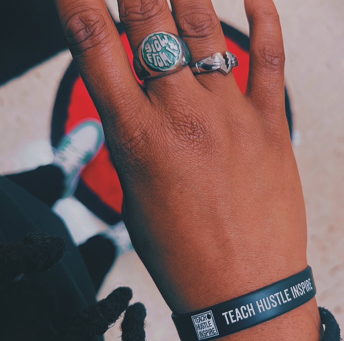 AEQuanafied's tweet photo. Be it heartbreak or breakthrough, ‘grow from it’.
🤞🏾🖤✨
#wasteless #ivedecided #teachinspirehustle @ShaunWoodly https://t.co/HL1miZarSW