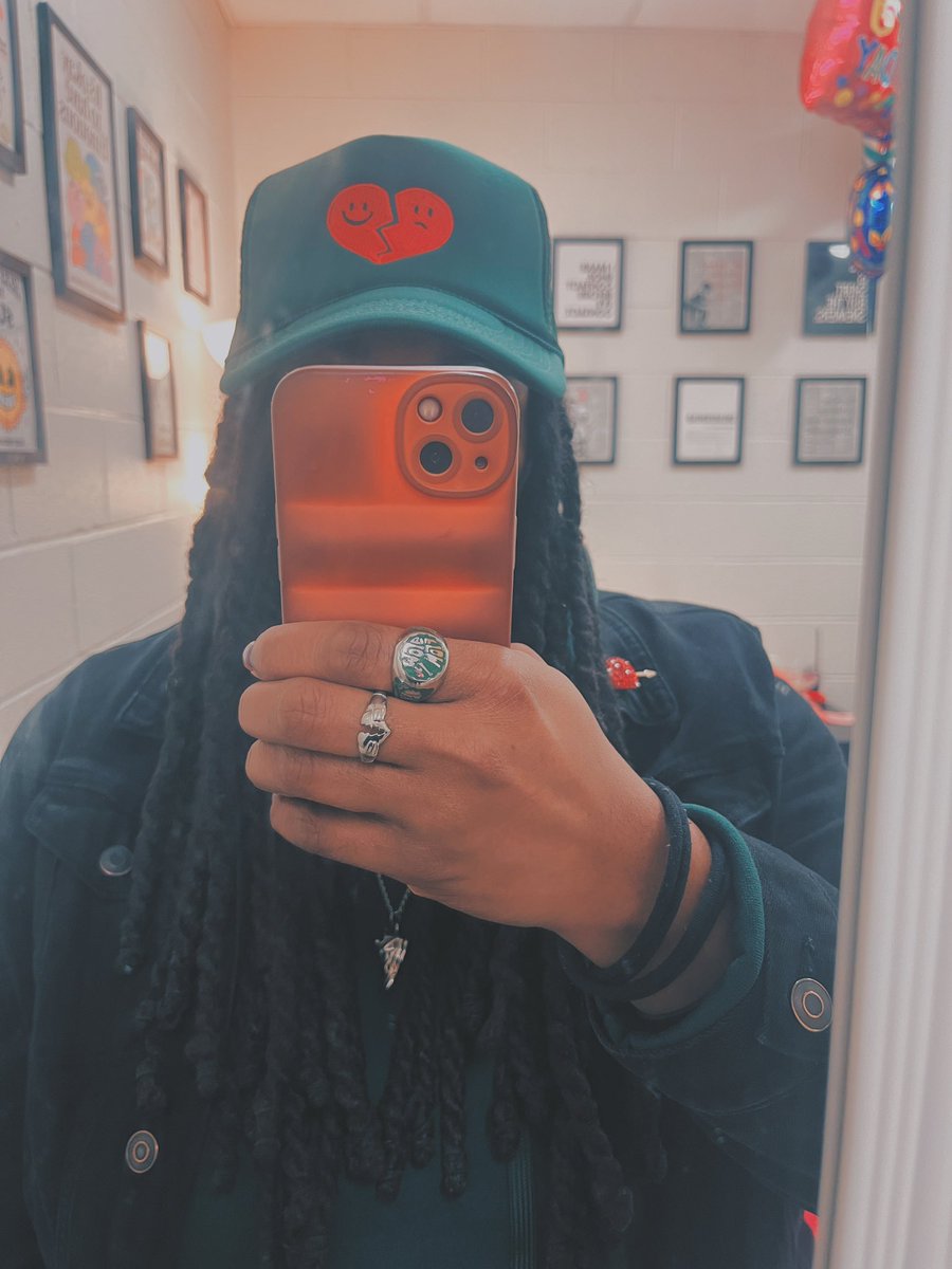 AEQuanafied's tweet photo. Be it heartbreak or breakthrough, ‘grow from it’.
🤞🏾🖤✨
#wasteless #ivedecided #teachinspirehustle @ShaunWoodly https://t.co/HL1miZarSW