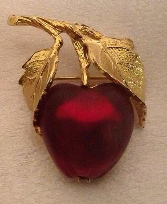 Chiarart13's tweet photo. Garlan and Leonette's illustration inspiration
#garlantyrell #romeoandjuliette #leonettefossoway #couple #housetyrell #housefossoway #sketch #ASOIAF #got #Fanarts #Renaissance #jewellery
#fruit #reference #inspiration #asongoficeandfire #fashion #georgerrmartin https://t.co/Rx2uFBTgjZ
