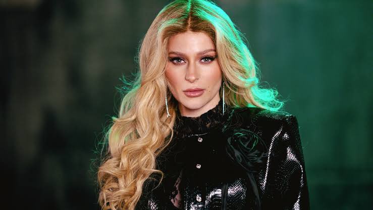 aussievisionnet's tweet photo. 8. 'Naiv', Marie Reim
Marie, 23, is a schlager (😍!) singer and daughter of Michelle, who came 8th for 🇩🇪 with 'Wer Liebe lebt' at #ESC2001. It’s her goal to bring schlager back to Eurovision, drawing on her stage experience that began with a TV appearance aged just 12. #DDF https://t.co/LjtnvR1vDf