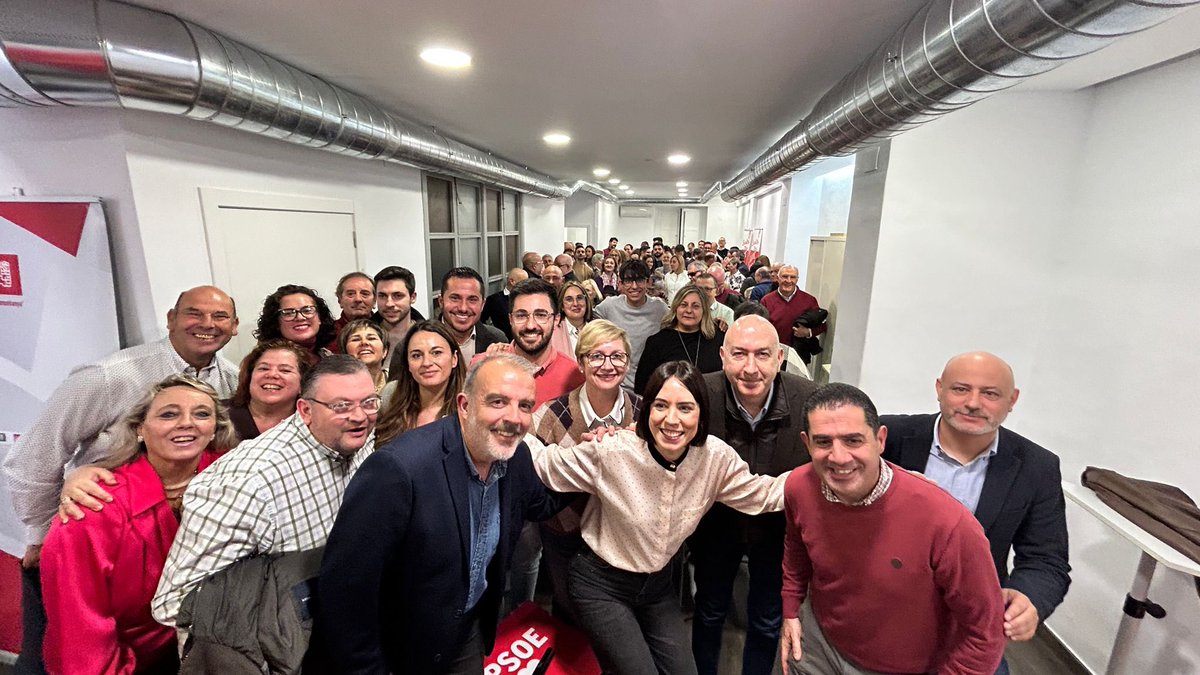 DianaMorantR's tweet photo. Ací estem. Hui, a Alcoi, a la nova Casa del Poble dels companys i companyes de @PSOE_Alcoi 

Gràcies per les vostres paraules i propostes!!

Continuem escoltant a la militància ❤️🎯 https://t.co/yBa3b5GJrP