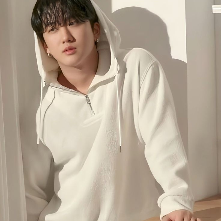 ficstape's tweet photo. #DKFEST • DK11 

Changbin e Chan são melhores amigos há anos e um sabe o que o outro precisa sem falar. 

Chan, ultimamente, precisa muito de algo e não sabe onde encontrar. Changbin sabe que ele não vai conseguir, porque está procurando no lugar errado.

+ https://t.co/lEWcOIsx8U