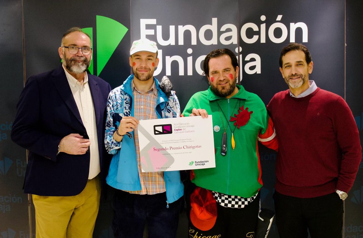 <a href="/ChirigotaBizc8/">la CHIRIGOTA del BIZCOCHO</a> <a href="/Juancho_OrtizQ/">Juancho Ortiz</a> @ComparsaDeJona <a href="/brunog_cadiz/">Bruno García</a> <a href="/Coro_Paco_MMora/">🎭 Coro de Paco Mora 🎭</a> <a href="/NurmaralLopez/">Nuria María Álvarez</a> <a href="/UnicajaBanco/">Unicaja</a> @losdelcanalsur <a href="/lospastrana_/">El Corazón de Cádiz</a> ‘Los plácidos domingos’ <a href="/lachiripibes/">Los Hombres de Paco</a> ha obtenido el segundo premio en la categoría de Chirigotas.
 
👉🏼Entregan Joaquín Osuna, director de División de Medios y Recursos de la Fundación, y Miguel Gil, director de Actividades Sociales