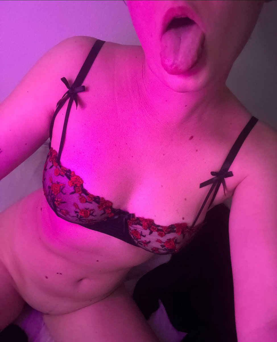 BadStella21's tweet photo. @Kris6Tina 👅 https://t.co/EnSyFgceeq