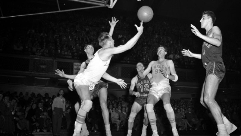The 4th Game 7 in NBA history 👀

Minneapolis Lakers vs Syracuse Nationals - 1954 NBA Finals Game 7

The Lakers beat the Nationals 87-80