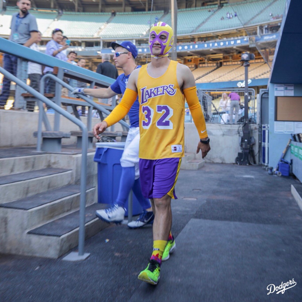 Tony Gonzalez tweet media