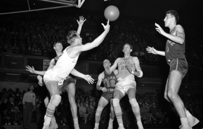 The 4th Game 7 in NBA history 👀

Minneapolis Lakers vs Syracuse Nationals - 1954 NBA Finals Game 7

The Lakers beat the Nationals 87-80
