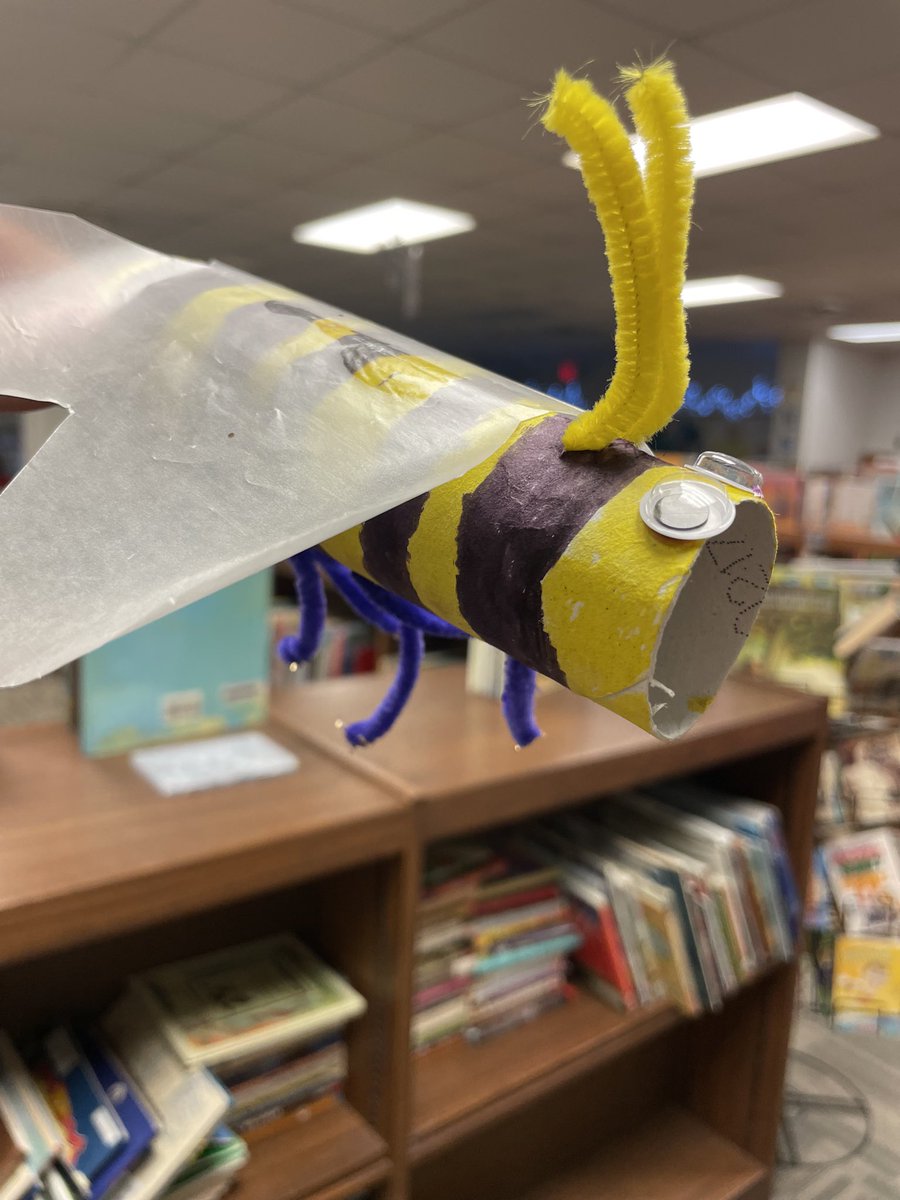 cindy_hundley's tweet photo. These @GutermuthES 2nd graders demonstrated their knowledge of pollinators today by creating #bee models in the library’s #makerspace. Such #productivecollaborators! @JCASLKY @JCPS_LMS @ELeducation #JCPSLibraries @B_is_for_Blatz https://t.co/pO9IQajgp7