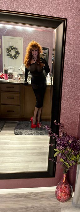 Happy TGIF Baby! 💋https://t.co/psXKXSEIqj https://t.co/zqc9JzJCGP