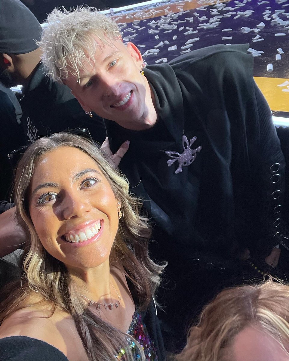 vbrickk's tweet photo. Showed up to see @machinegunkelly without a ticket - ended up like this🤩 https://t.co/qTlHIzRlpy