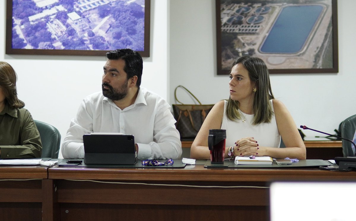 ¡Realizamos la segunda Junta Directiva de Emcali! 👩🏻‍💼👨🏻‍💼
Este espacio lo dirigió el alcalde Distrital de Santiago de Cali, <a href="/alejoeder/">Alejandro Eder</a>, quien expresó su compromiso con lograr la eficiencia de la empresa y una mejor prestación del servicio.