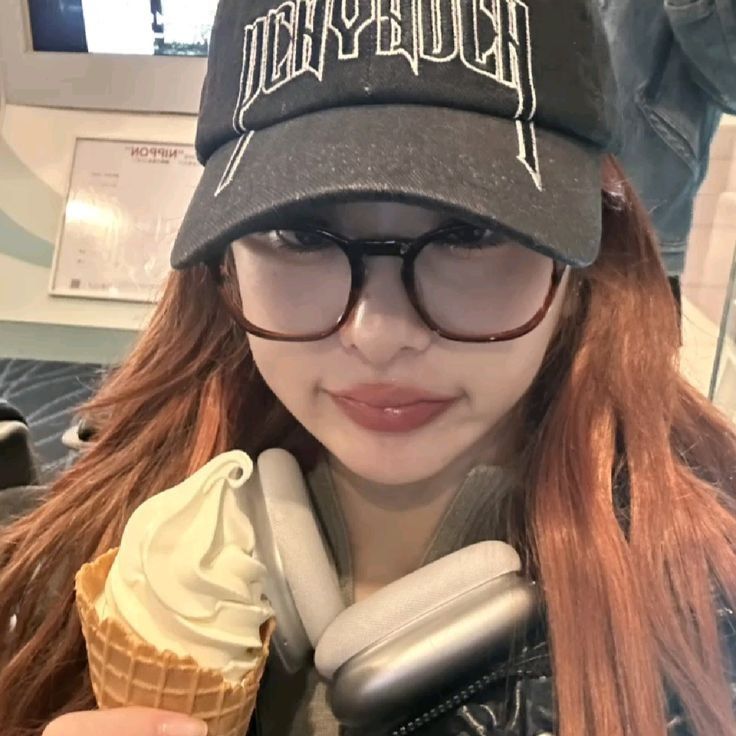 daily yunjin tweet media