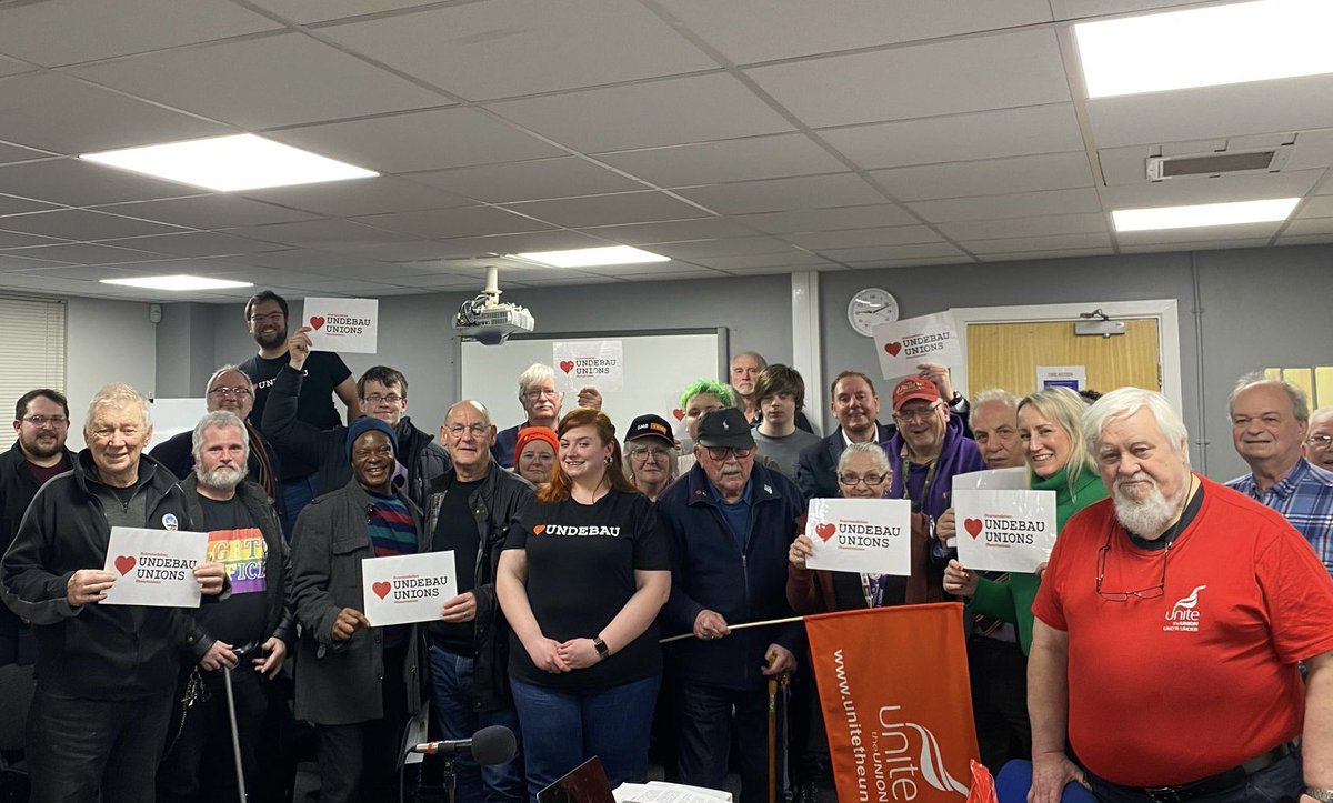 As part of #HeartUnionsWeek, Swansea West CLP have been supporting @labourunionsuk campaign and encouraging others to join a Trade Union. Labour will: ✅ Ban zero-hours contracts ✅ End fire and rehire ✅ A genuine living wage Join a union - tuc.org.uk/join-a-union ❤️Unions