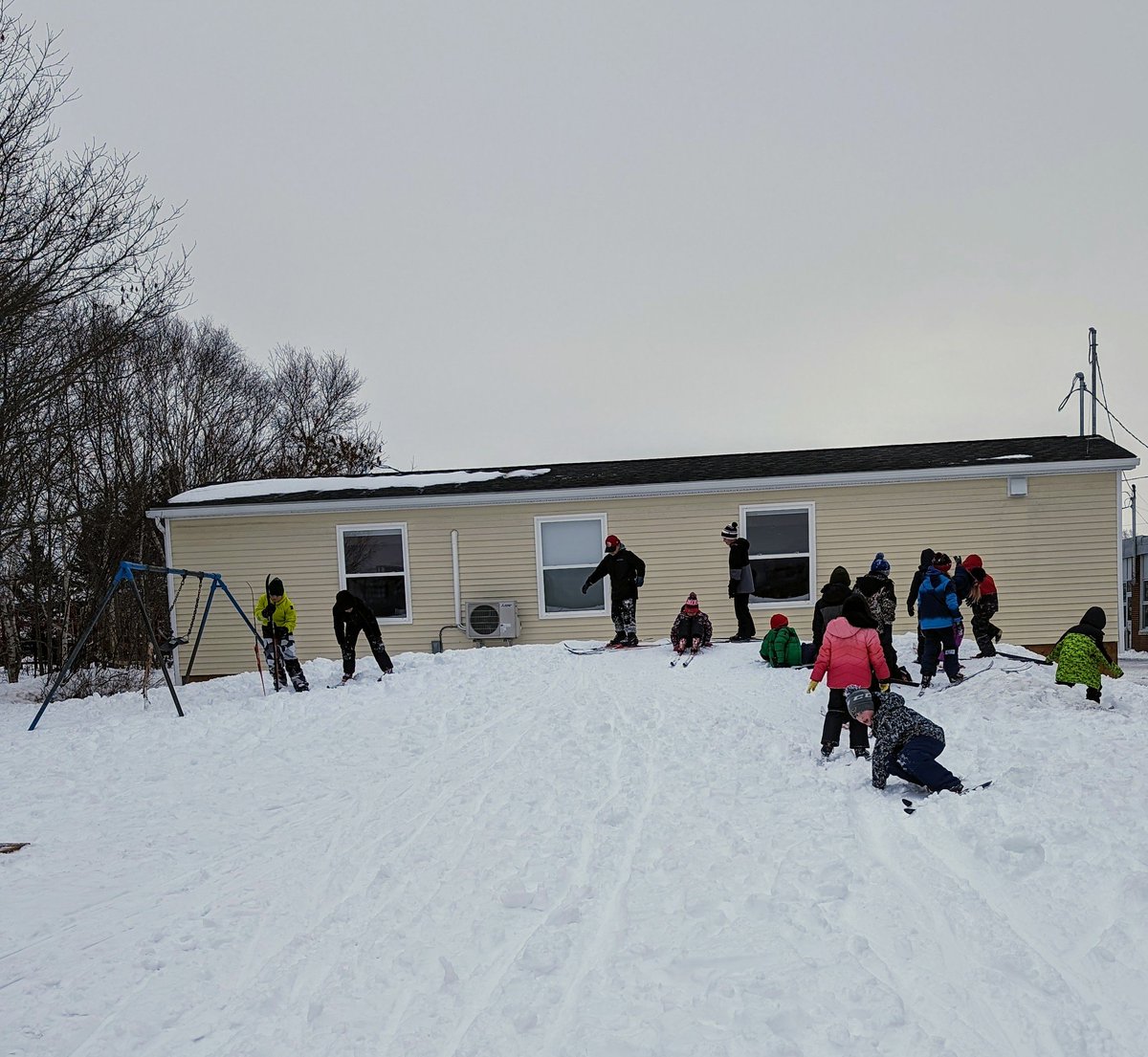 MsHudsonPE's tweet image. 1.5 days of XC skiing and I got 170 kids out on skis. With 98% of new to XC! A fun experience for all, lots of falls, lots of races and the highlight going down the hill by the portables! Thanks to @CrossCountryNS for the rentals! #winter #outdoored #physed @Crichton_Park