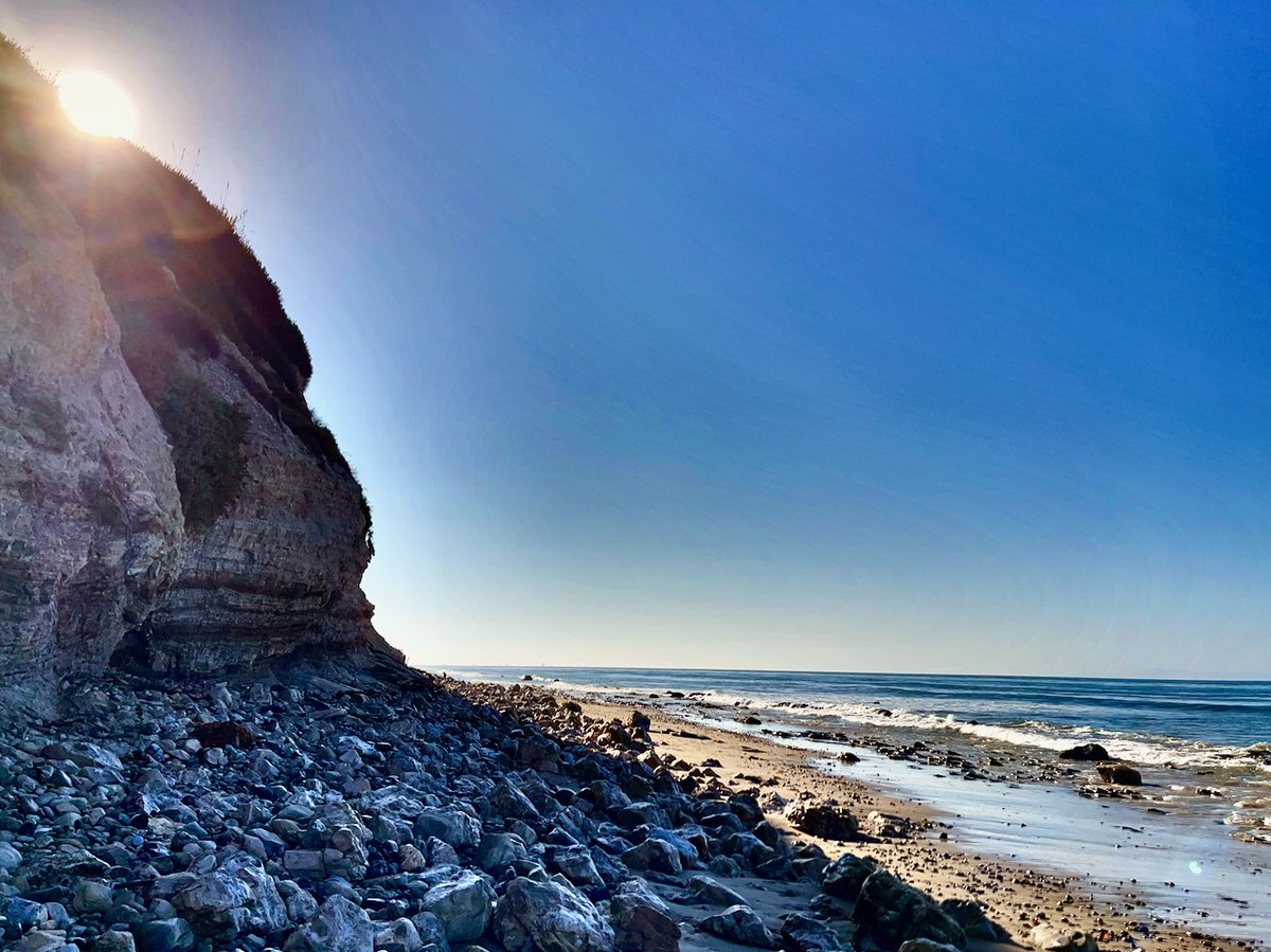 marcbaumann's tweet photo. "The dance of the palm trees, the oceans calling, the first rays of sun and heaven is here." (Michael Dolan) #fridayvibes #arroyoburrobeach #beachwalk #santabarbara #california https://t.co/pbUYRTCwPH
