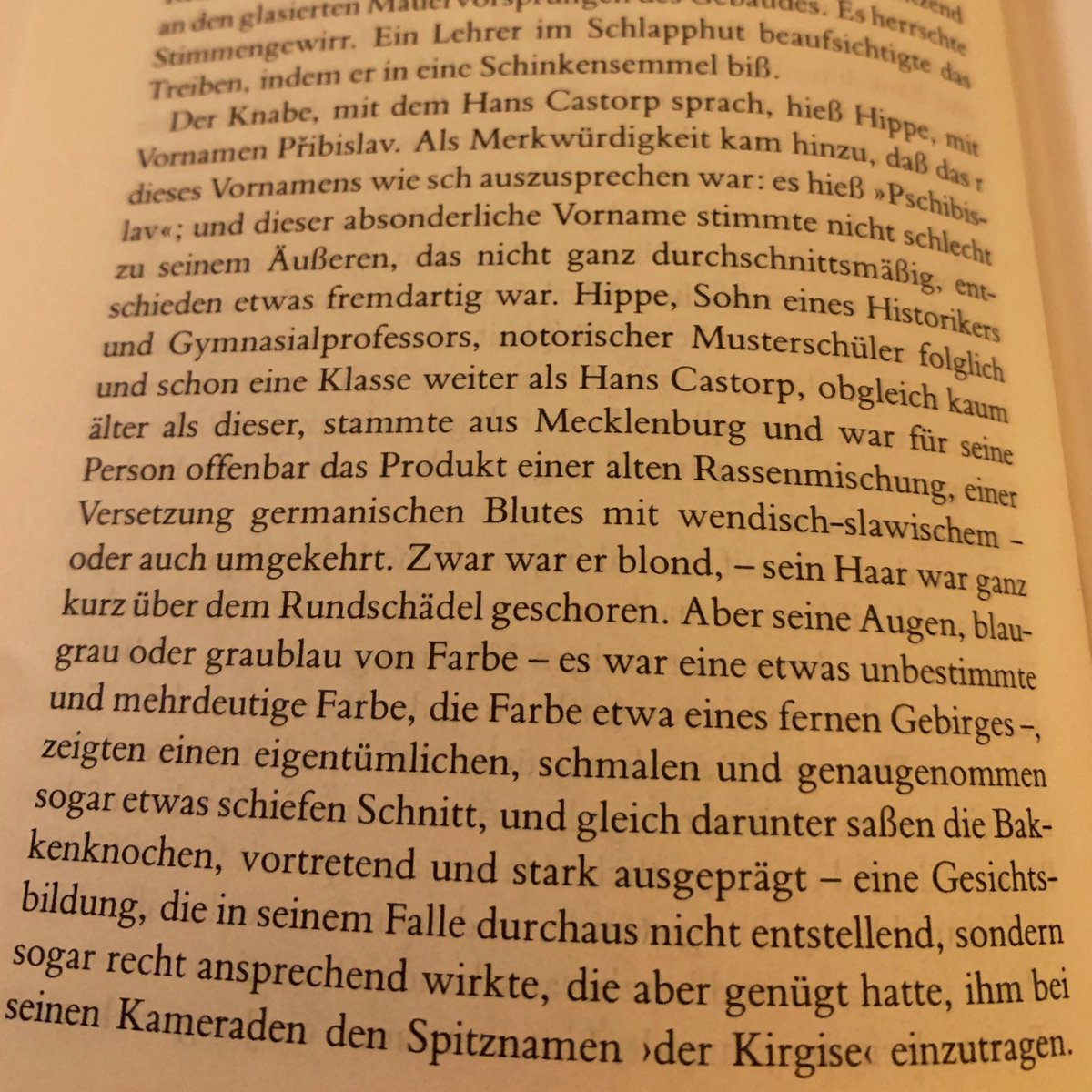 bartlebeer's tweet photo. Von Tadzio 1912 zu Přibislav 1924
Vorträge über „Die Liebe als krankheitbildende Macht“ und mehr als ein Hauch von Von Aschenbachs Tadzio in Castorps westslaw-/„kirgisischem“ blondem Mitschüler Hippe, der #Mann24 nen Kapitelabsatz wert war.
#Zauberberg:IV:Hippe🇵🇱🇨🇿👀🇩🇪#slowread https://t.co/b32Ib6lNiC