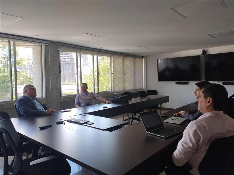 🌎Recibimos la visita en #CampusCEIPA del Dr. Fabián Martínez Escalante, Director Nacional de Posgrados de la Universidad de <a href="/xochicalcomxl/">Uni Xochicalco mxl</a> 🇲🇽, quien en compañía de nuestro Director de Internacionalización, Jorge Vélez conoció cómo en CEIPA aplicamos el poder de innovación.