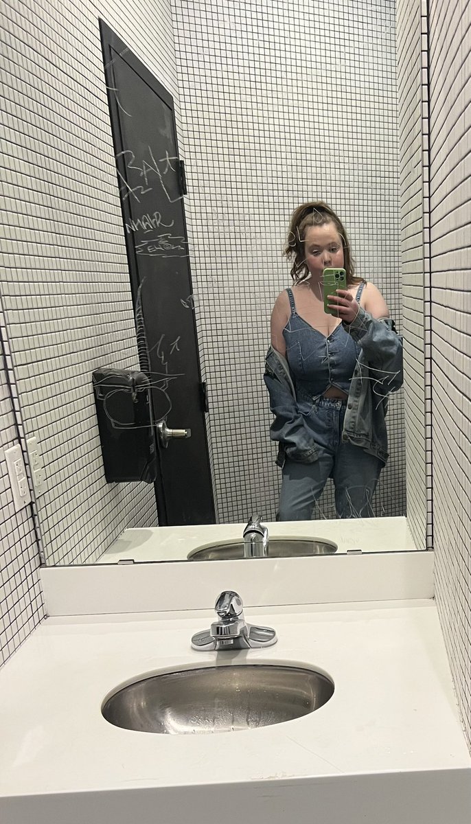 KateEhle's tweet image. 3 times the denim equals 3 times the fun