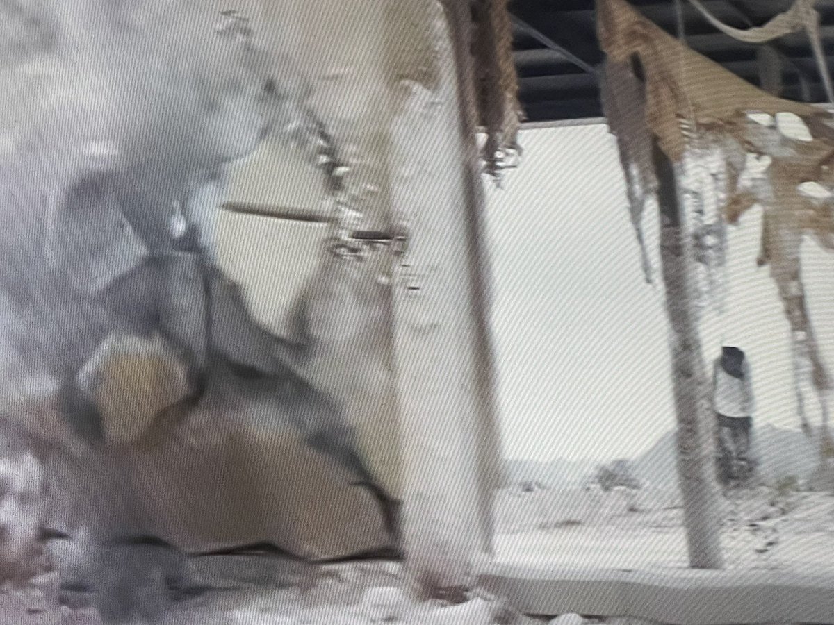 LittleMan25852's tweet photo. @x_pacaud They still have missed the silhouette of someone throwing deadpool through the wall at 1:56 in the trailer, https://t.co/M5fy44Mjhh