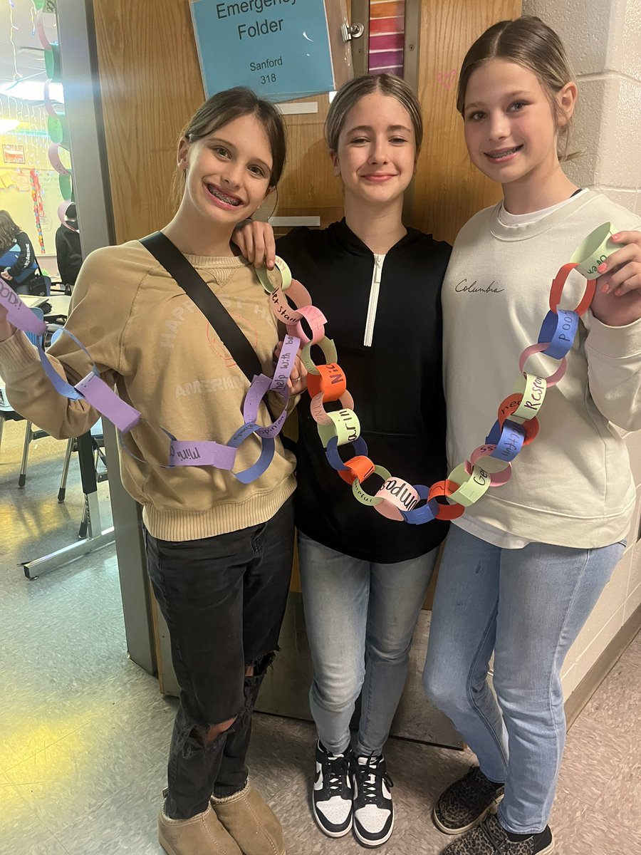 Ss in @dms_mrs_sanford created social and emotional learning initiatives that we will use in our House meetings, through a PBL with the book A wrinkle in Time. Yesterday, the lesson was on Tolerance, Ss created kindness chains that will be displayed @dms_tcboe #GoldStandard