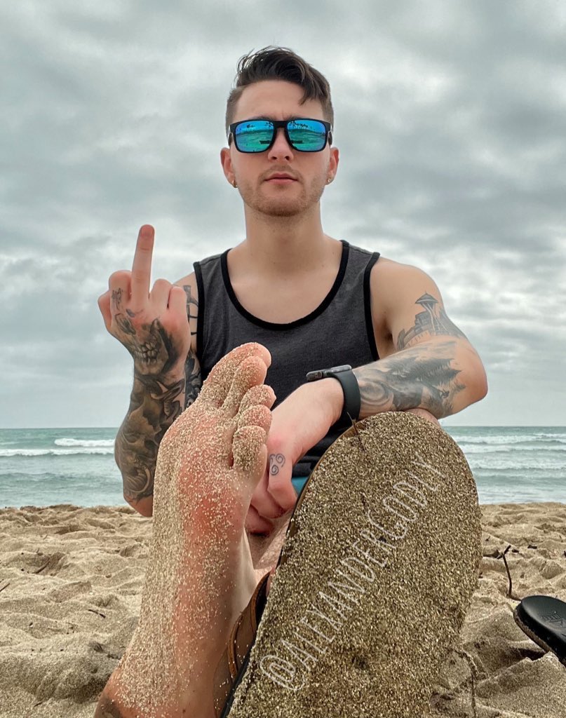 AlexanderGodly's tweet photo. Going back to Hawaii next week. 

How can you serve me?
Skype/DM https://t.co/7tzRLPXKPN