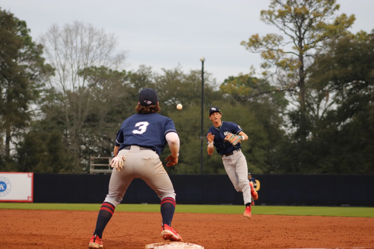 USIBaseball's tweet photo. The defense with a big stop to shut down the Cardinal offense 

USI 2
Lamar 0

#USIBaseball https://t.co/0H05aR6Shm