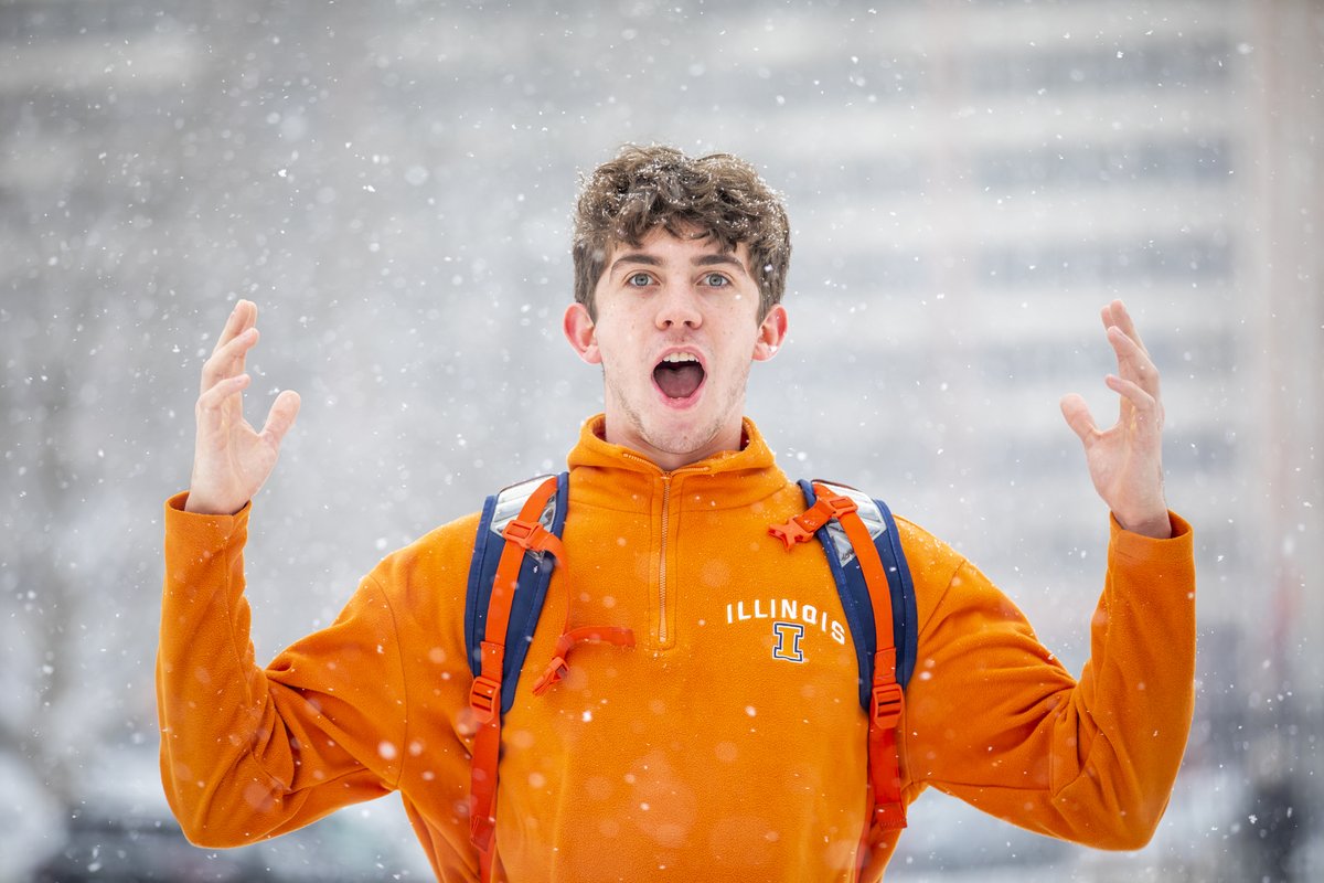 UofIllinois's tweet photo. Campus was sparkling today. ❄ https://t.co/LJTe9EjUqL