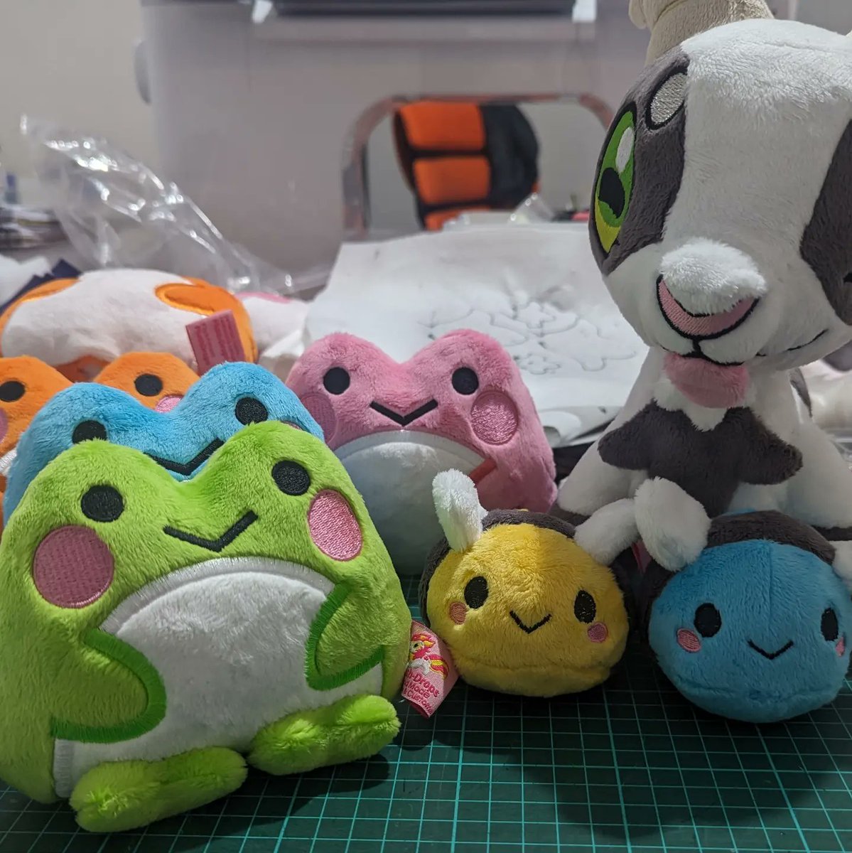 Plush-Drops tweet media