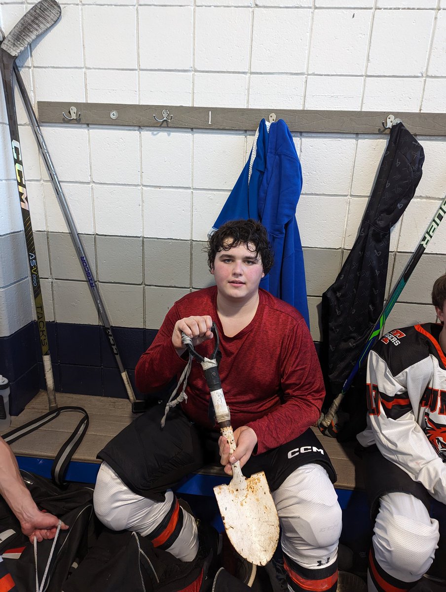Late Post (2/12): Brody Coute earned the shovel in JV action vs Diman!

#DiggingDeep #TauntonHockey