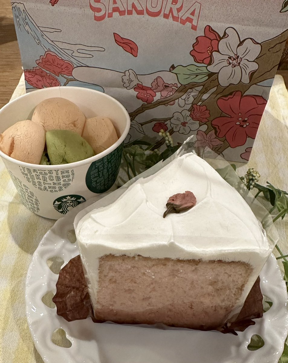 おはようございます☁️
今日もゆる〜く頑張りましょ🫧

朝ごはんはさくらシフォンケーキ🌸
大切に取ってあったFoodgift🎁✨で
美味しかったよ…ごちそうさまでした🫧