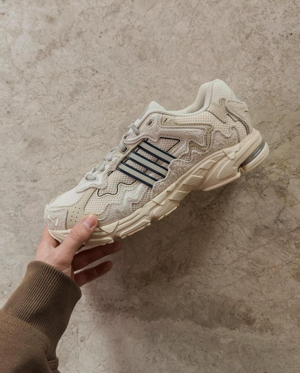 JustFreshKicks's tweet image. Bad Bunny x adidas Response CL 'Wonder White' 🐰

bit.ly/3I1N343